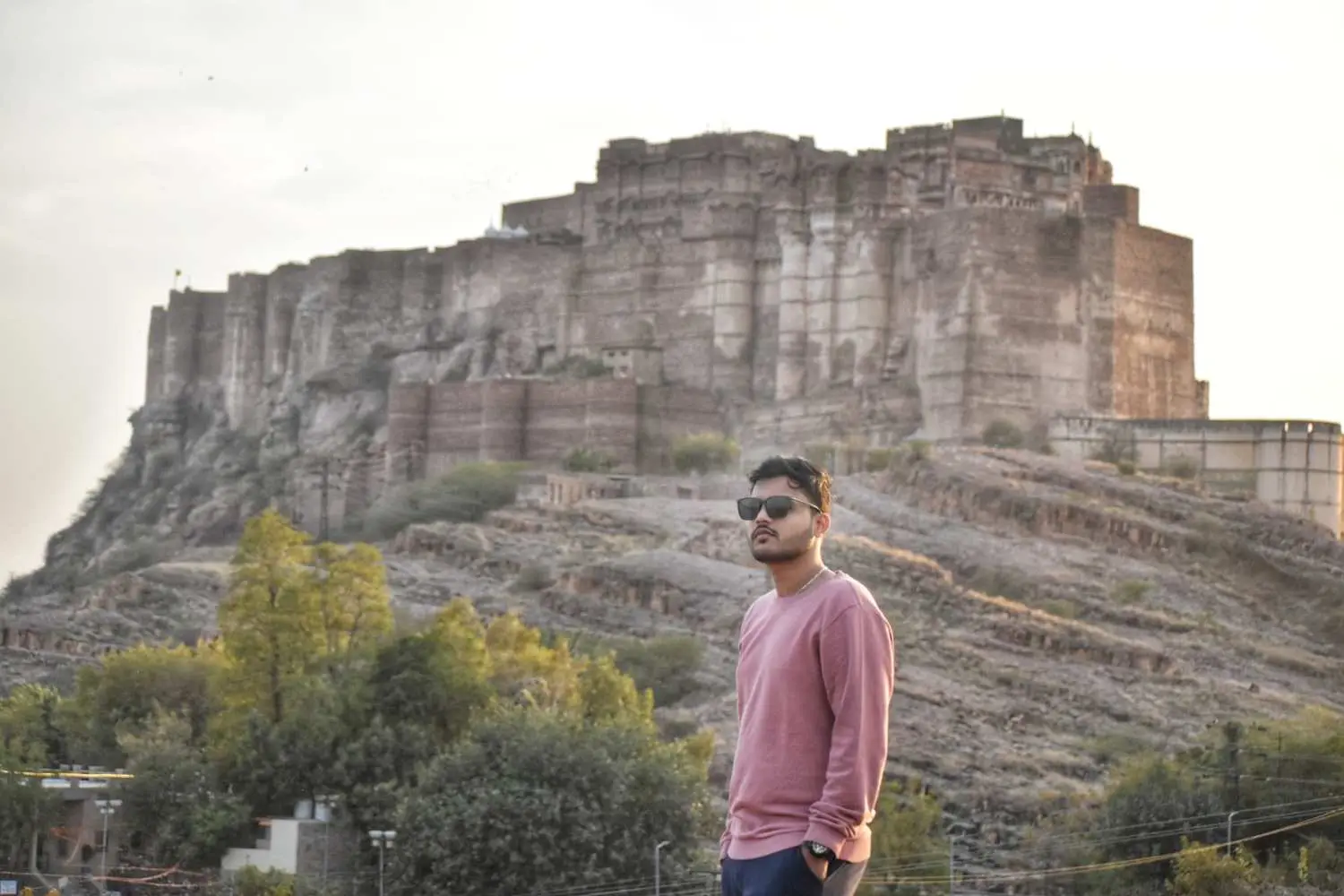 Shisheer standing in front of the hilltop Mehrangarh Fort